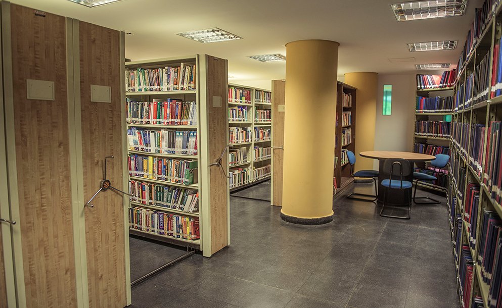 Sala de lectura de la Biblioteca Dr. Miguel Martín Merino