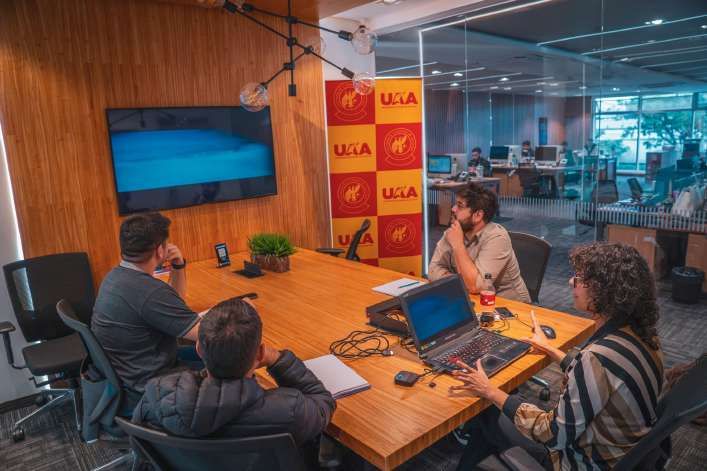 Capacitación para colaboradores de una empresa en la UAA